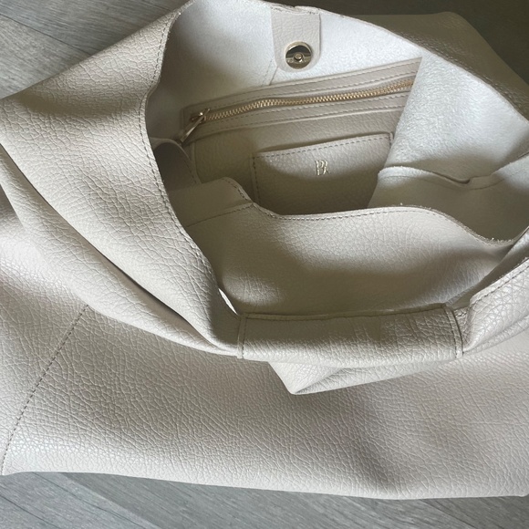 Banana Republic Cream Shoulder Bag - Picture 5 of 8